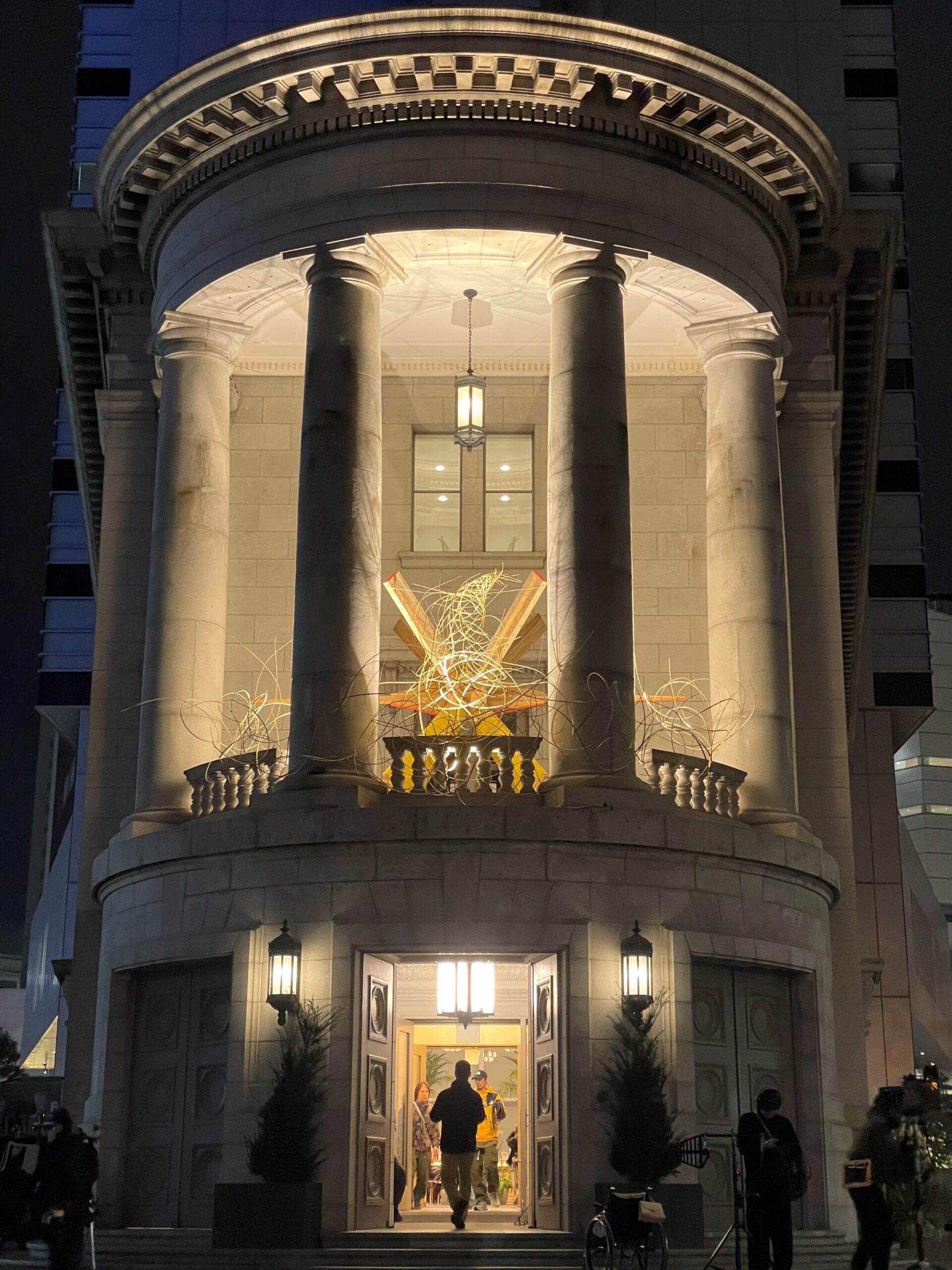 4/10～まちかどギャラリーに三橋 玄さんの竹アートを展示しています